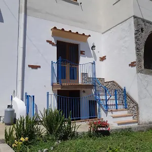  Casa vacanze La Casa Nella Roccia Italia
